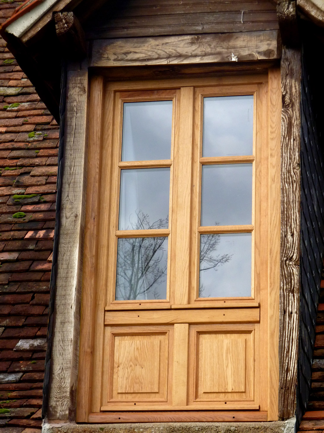 Fenêtre sur-mesure en bois traditionnel